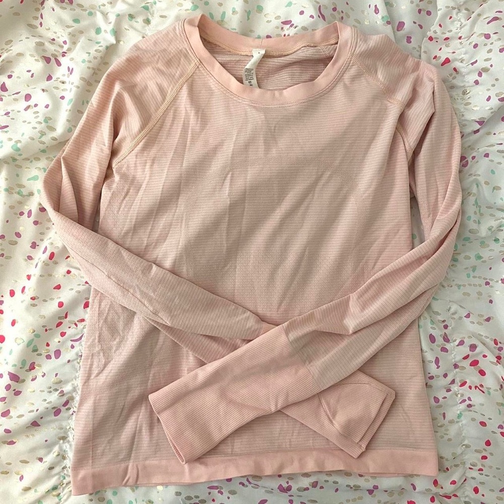 lululemon swiftly tech 2.0 size 6
long sleeve